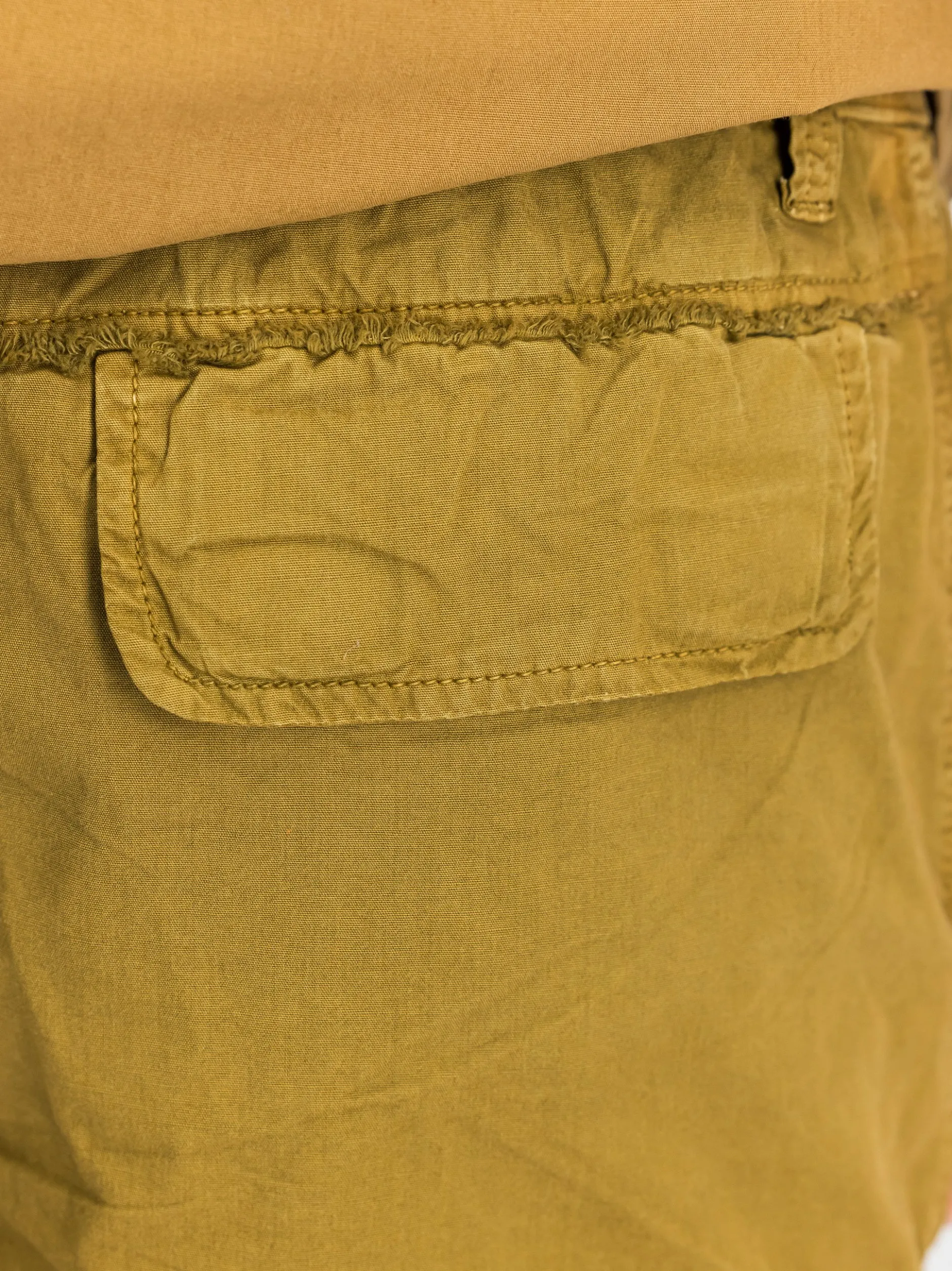 Alpha Industries Herren Kurze Hose in gelb
