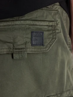 Alpha Industries Herren Shorts in oliv