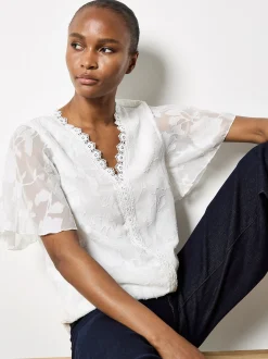 Apricot Damen Bluse in ecru - Ausschnitt: V-Ausschnitt