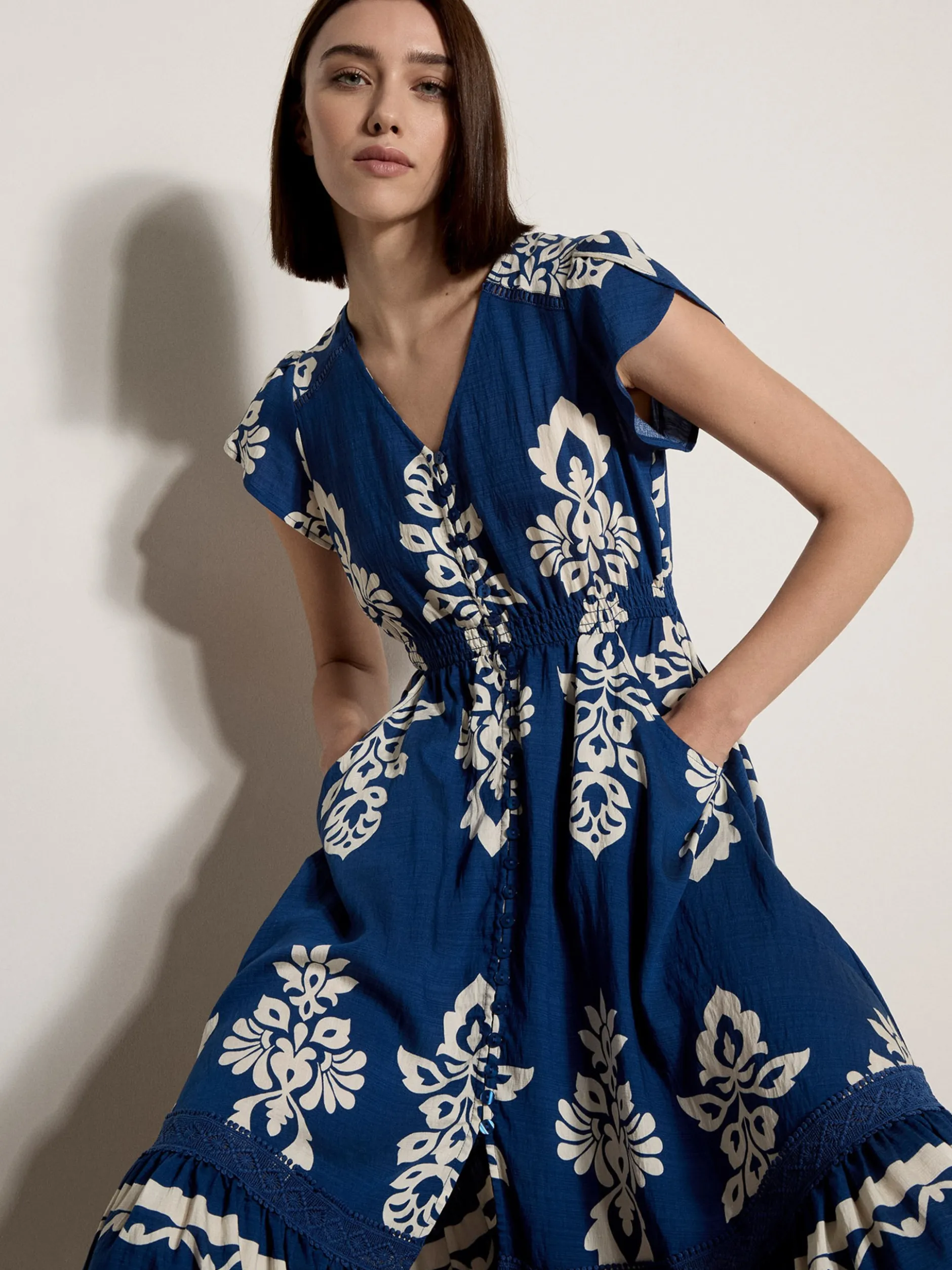 Apricot Damen Midikleid in blau weiß - Länge: lang