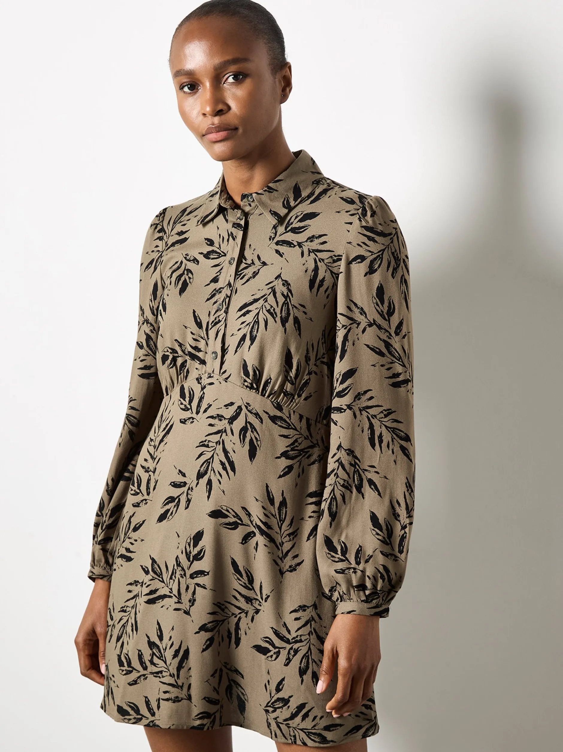 Apricot Damen Minikleid in grün khaki - Länge: kurz