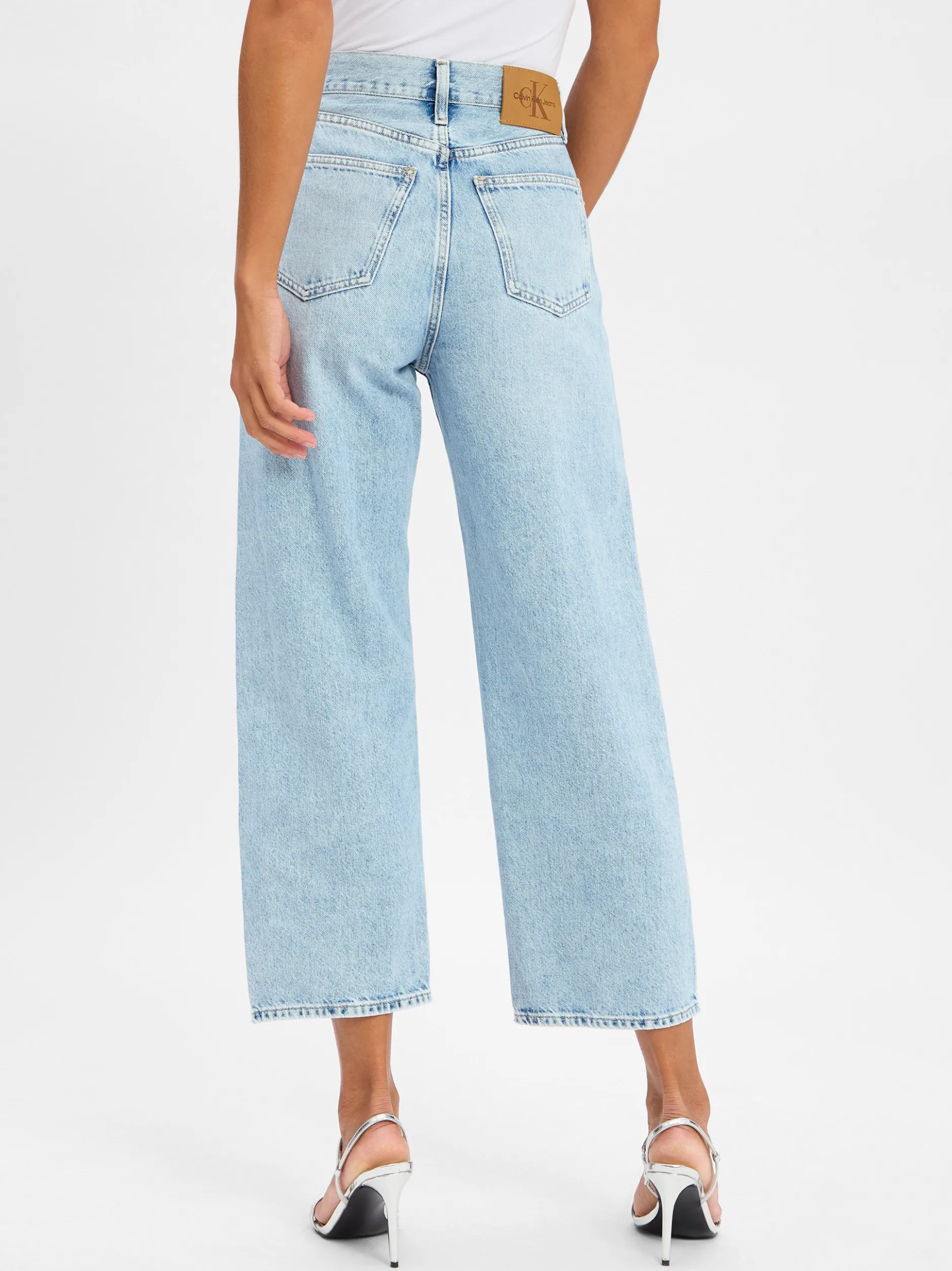 Calvin Klein Jeans Damen Barrel Fit Jeans in bleached