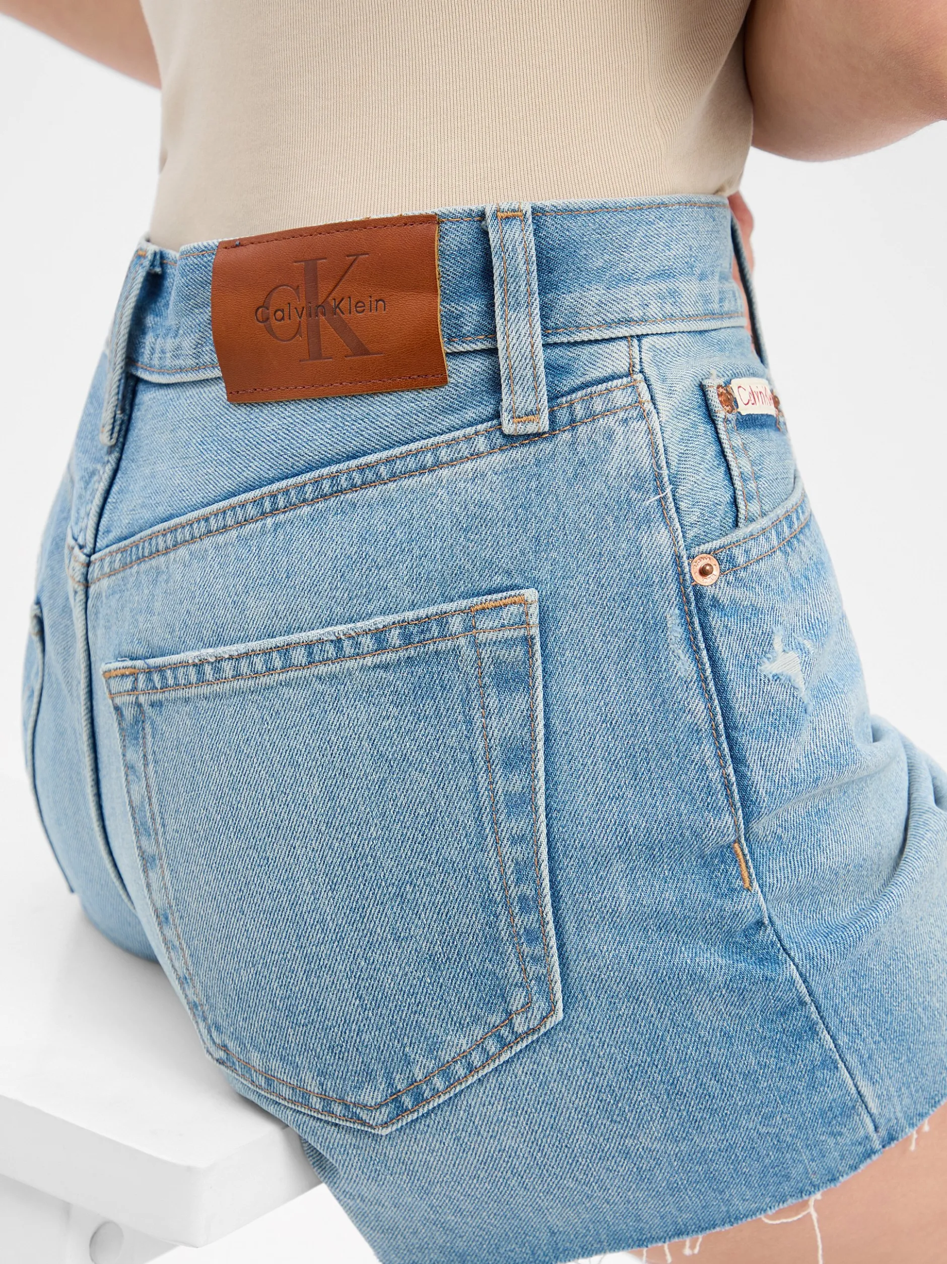 Calvin Klein Jeans Damen Jeans Shorts in bleached