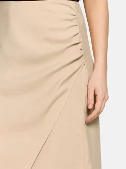 Cartoon Damen Wickelrock in beige gold
