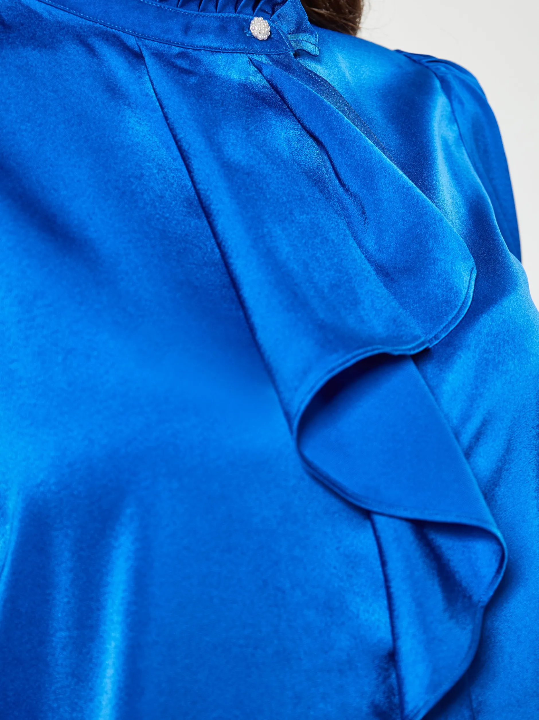 Faina Damen Hemdbluse in blau - Ausschnitt: ohne Kragen