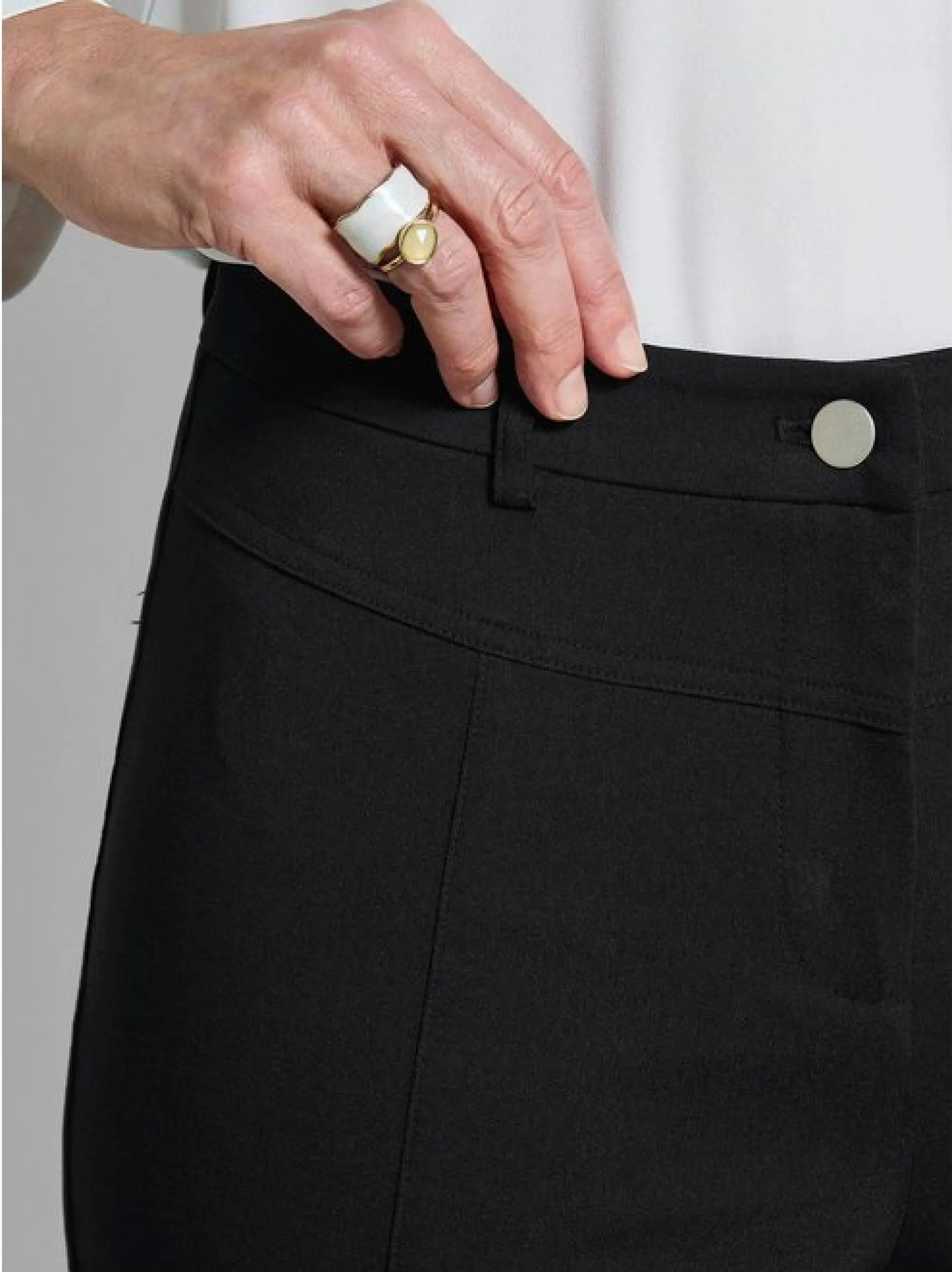 Goldner Damen Stoffhosen - Kurzgröße in schwarz