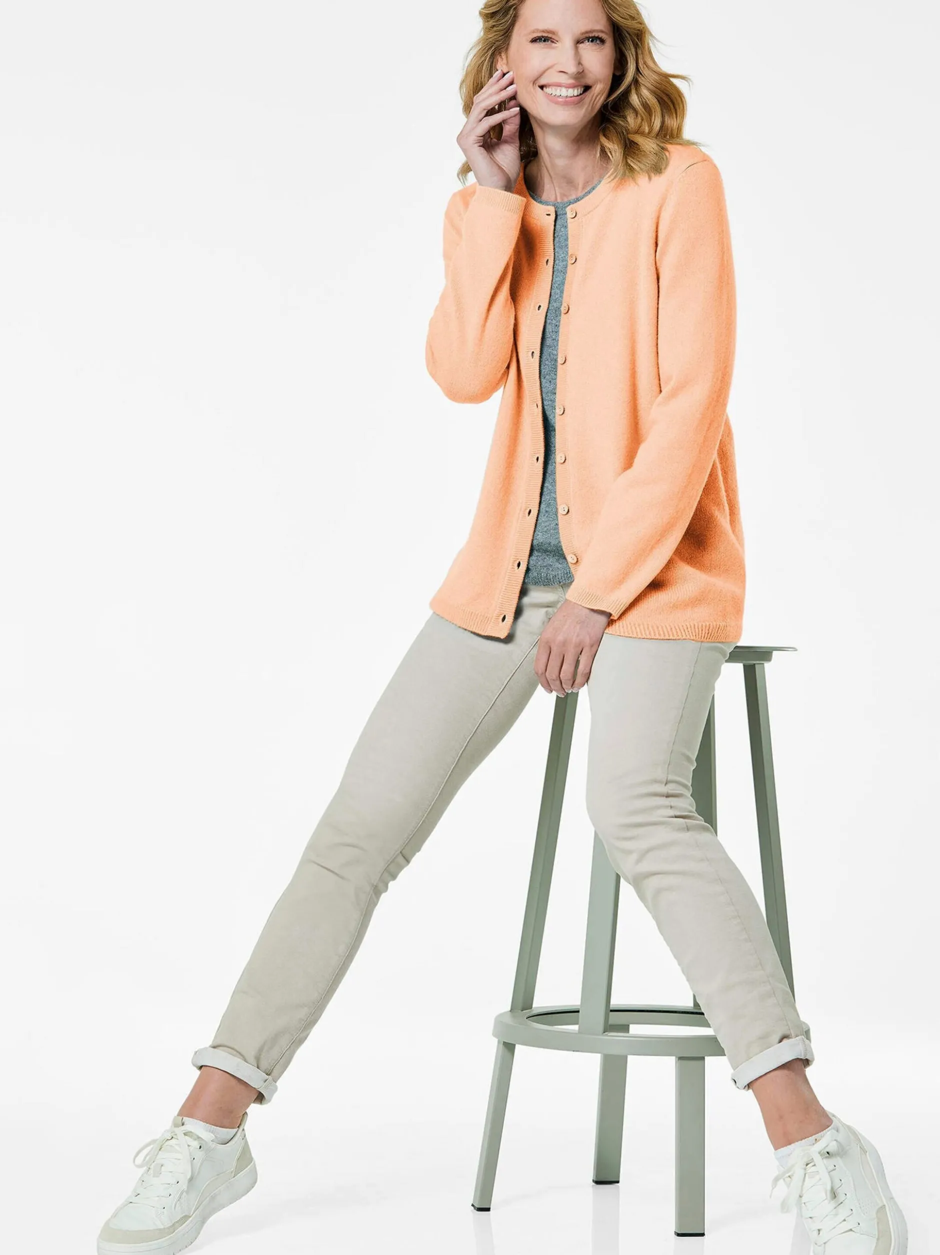 Goldner Damen Strickjacken - Kurzgröße in orange