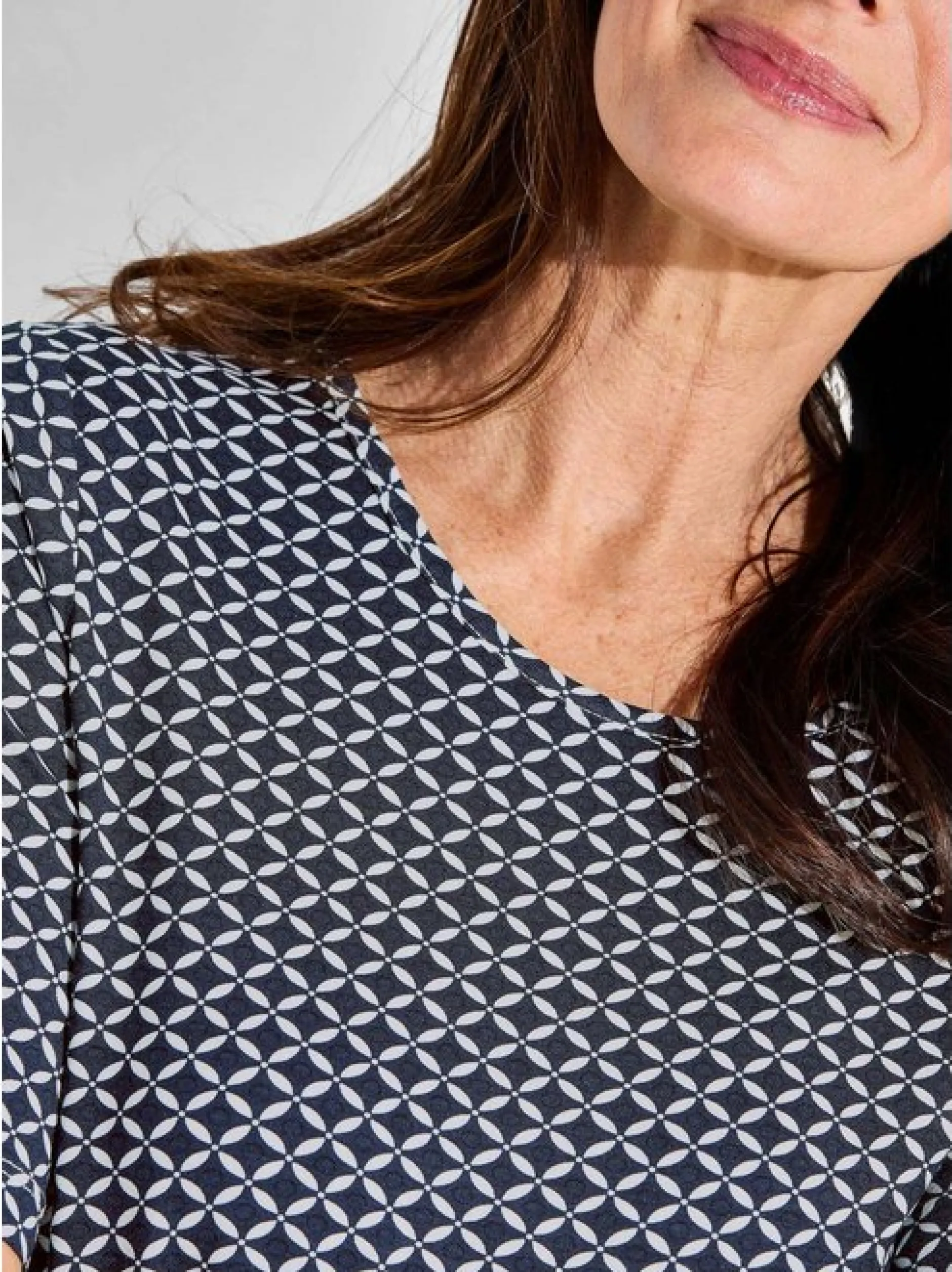 Goldner Damen T-Shirt - Kurzgröße in marine