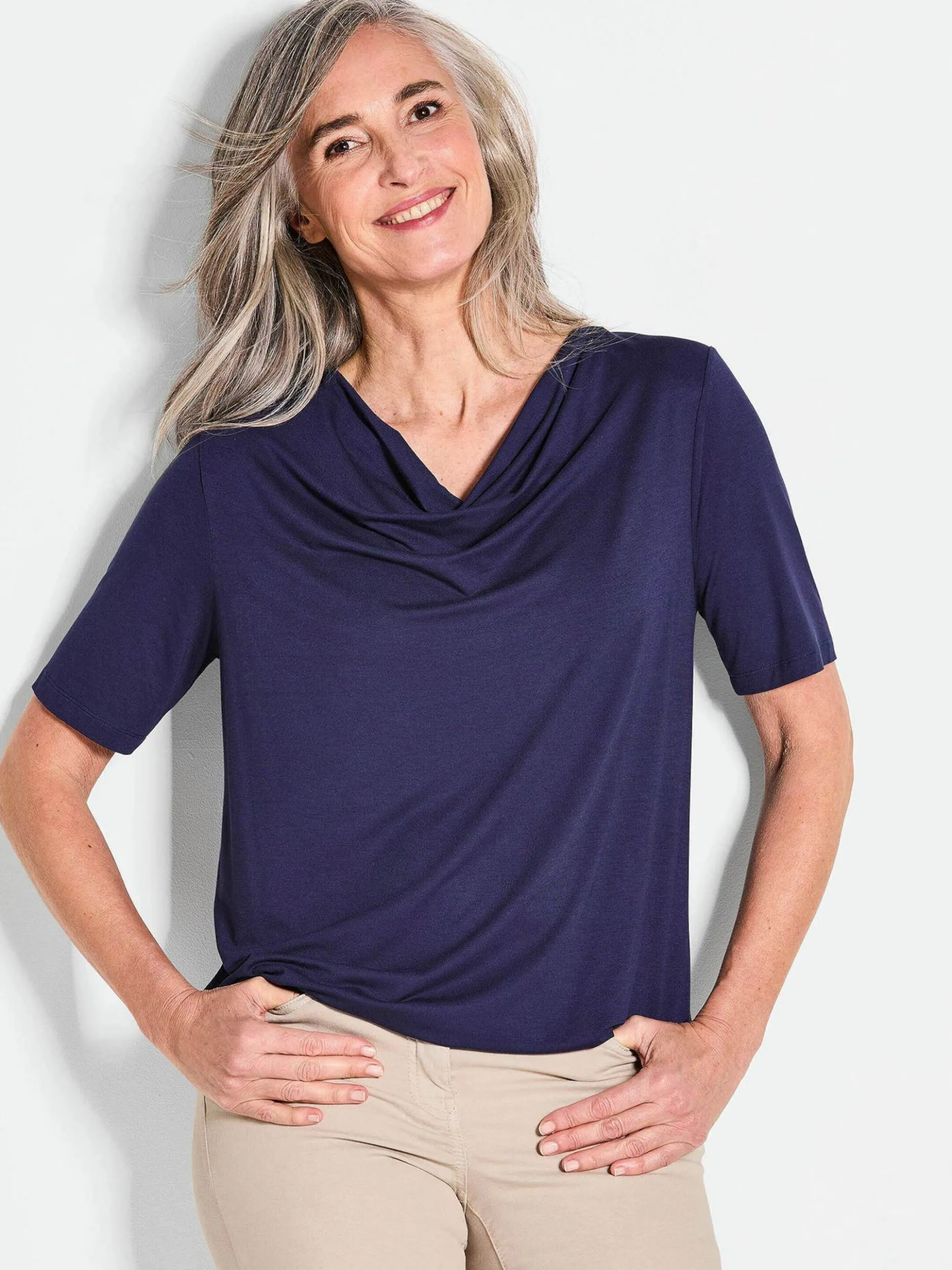 Goldner Damen T-Shirt - Kurzgröße in marine
