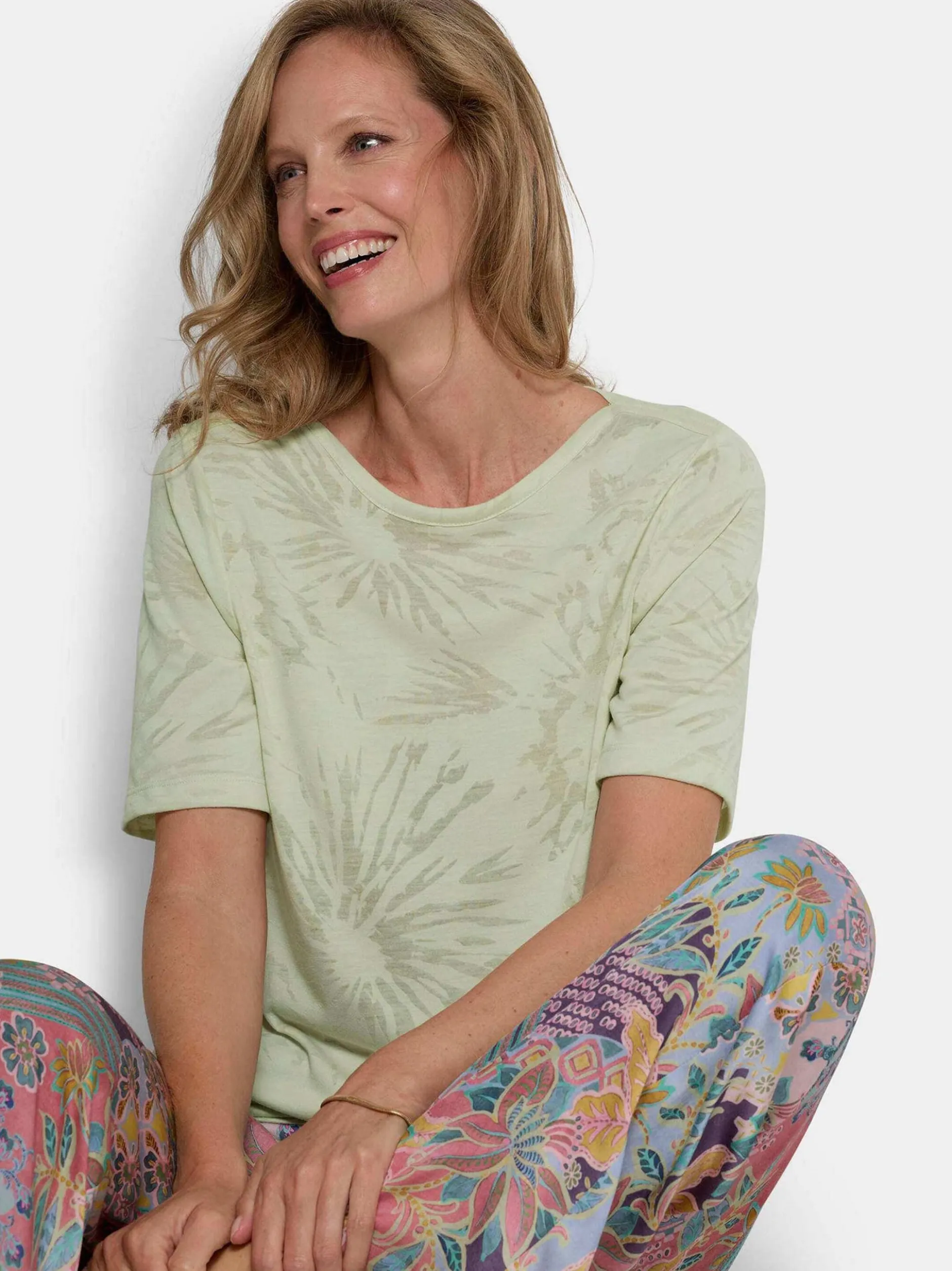 Goldner Damen T-Shirts - Kurzgröße in grün