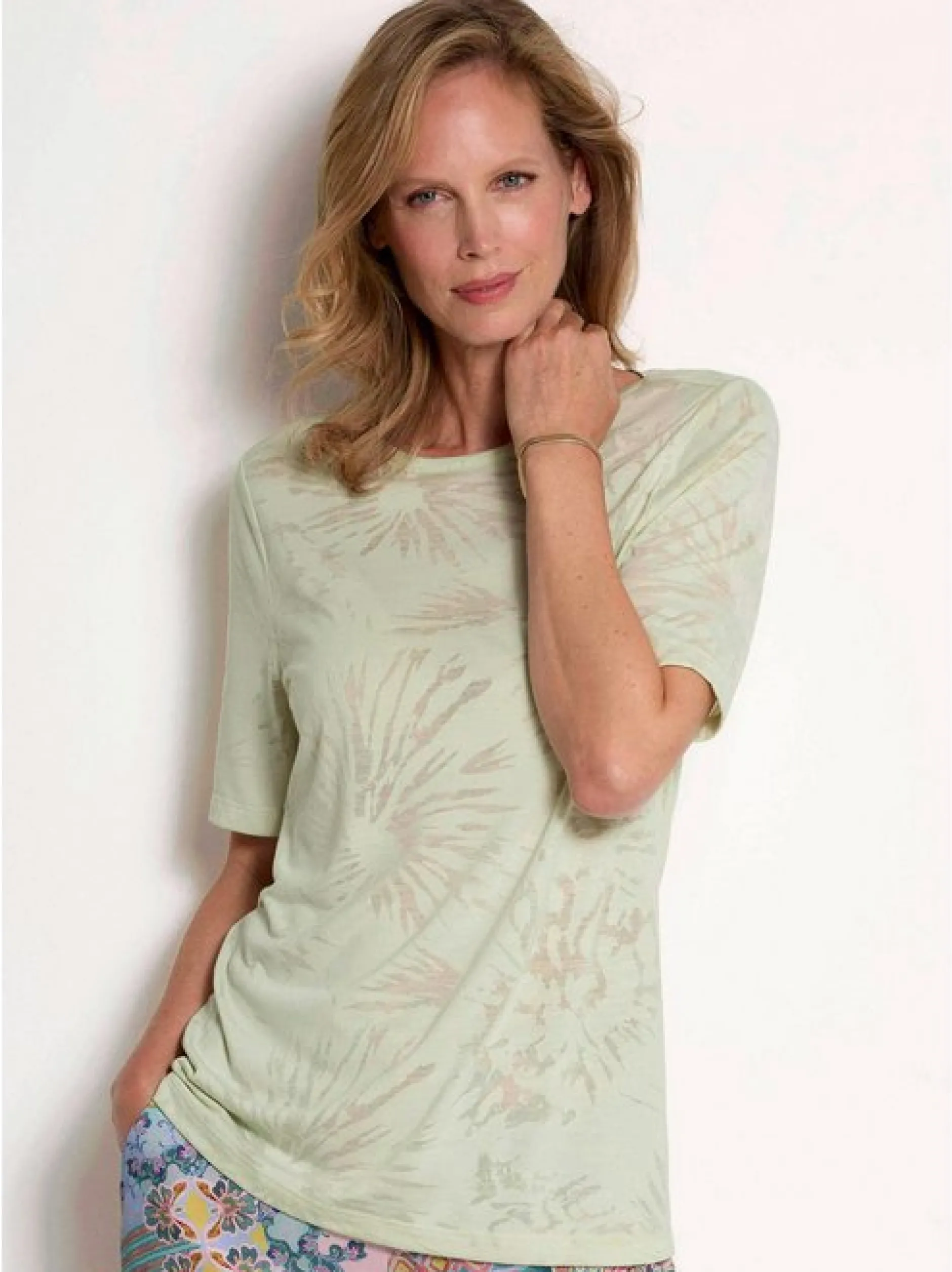 Goldner Damen T-Shirts - Kurzgröße in grün