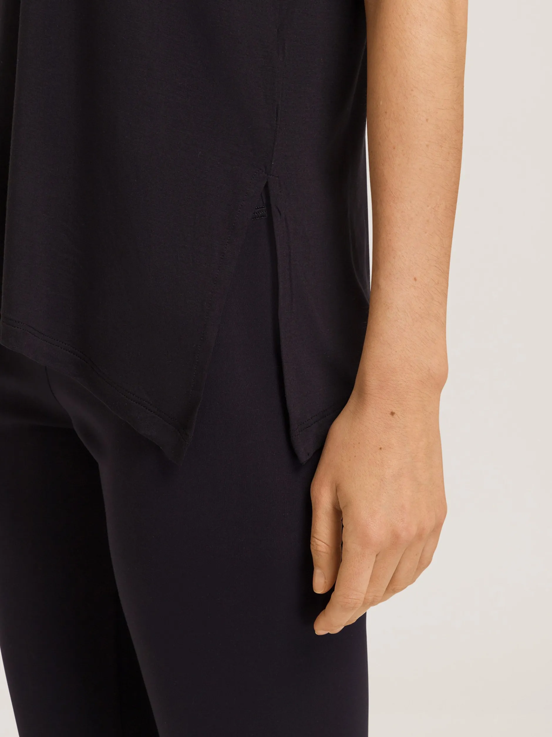 Hanro Damen T-Shirt - Yoga in schwarz - Ärmel: kurzarm