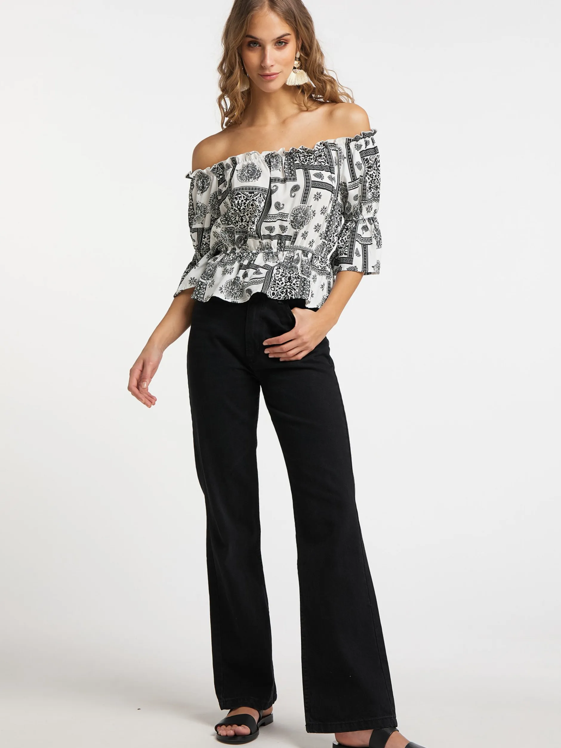 IZIA Damen Carmenbluse in schwarz - Ausschnitt: Carmen