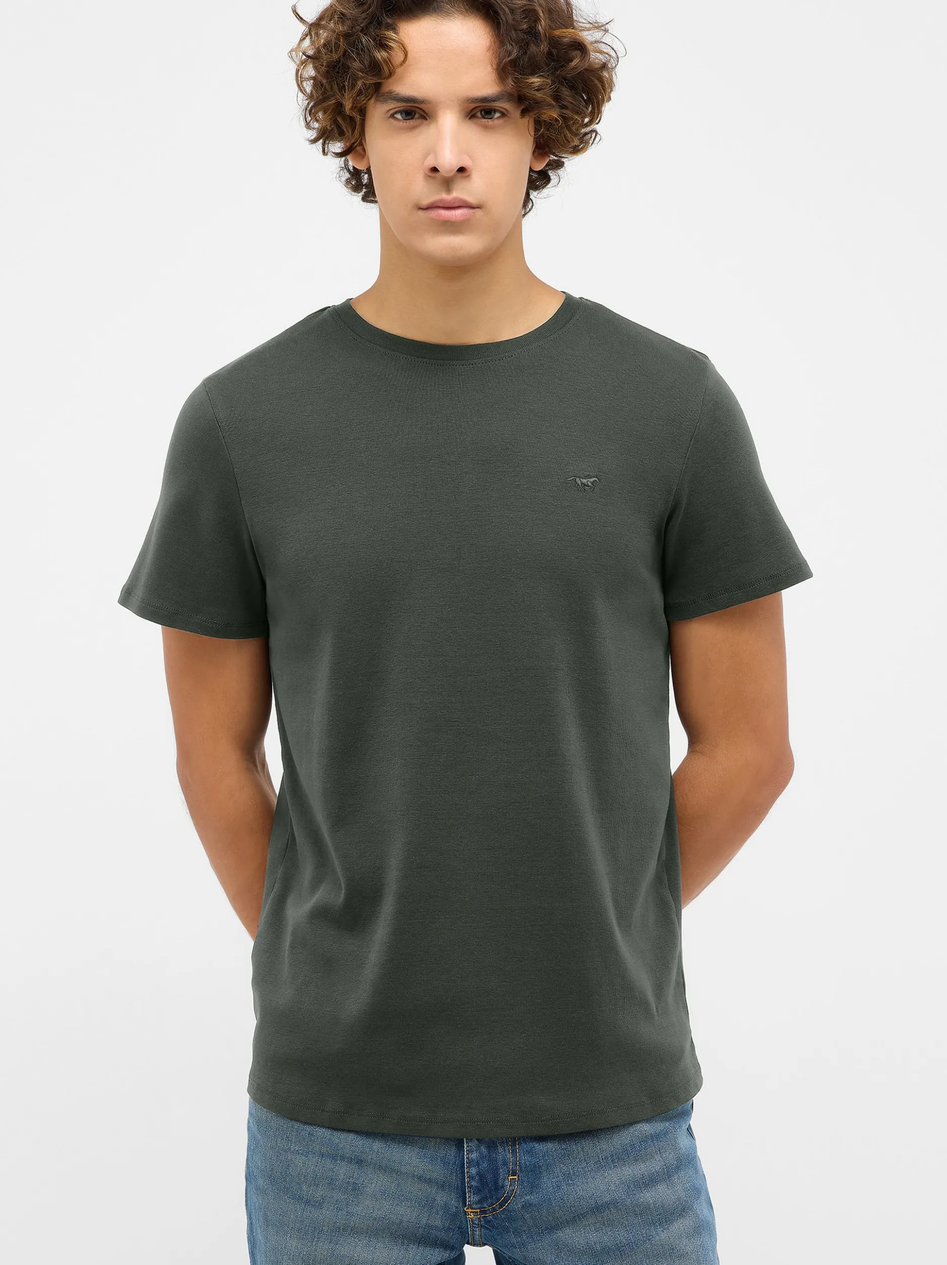 Mustang Herren T-Shirt in oliv - Ausschnitt: Rundhals