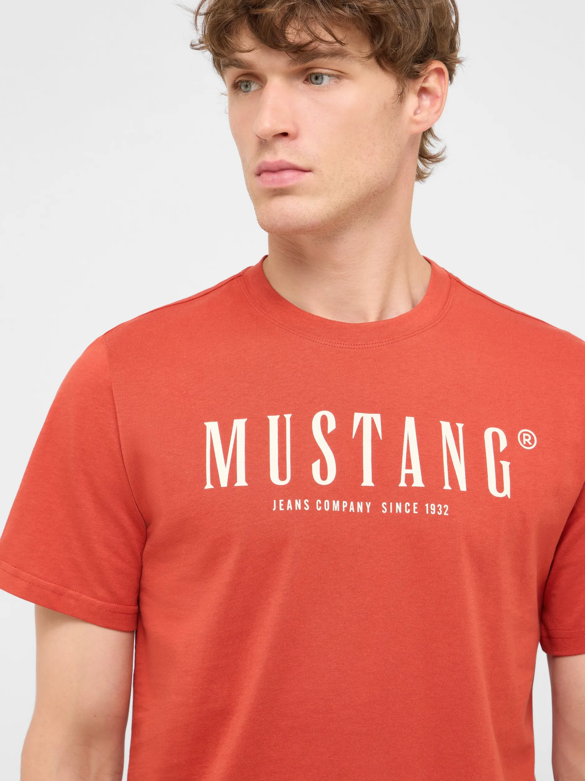 Mustang Herren T-Shirt in rot - Ausschnitt: Rundhals