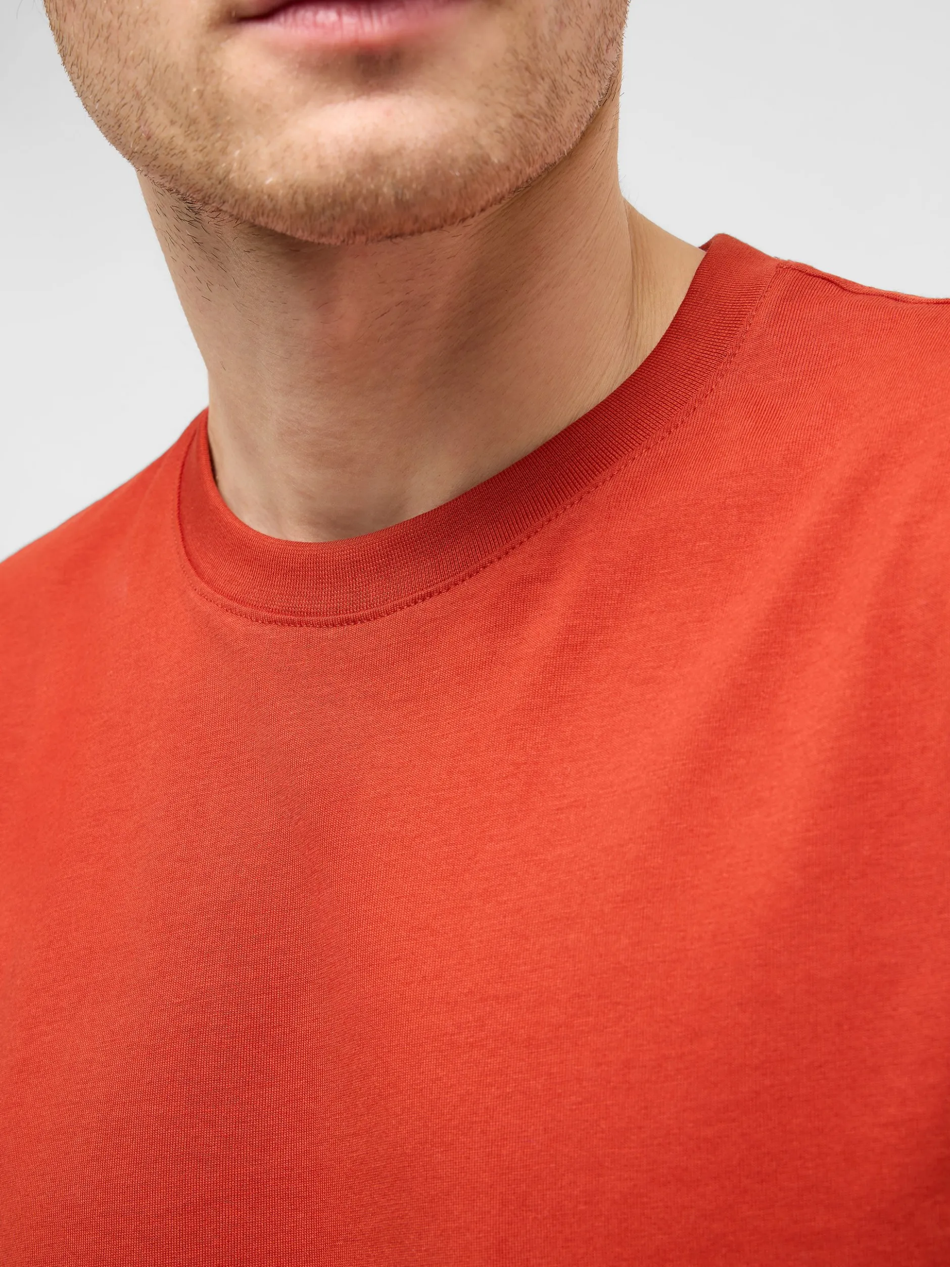 Mustang Herren T-Shirt in rot - Ausschnitt: Rundhals
