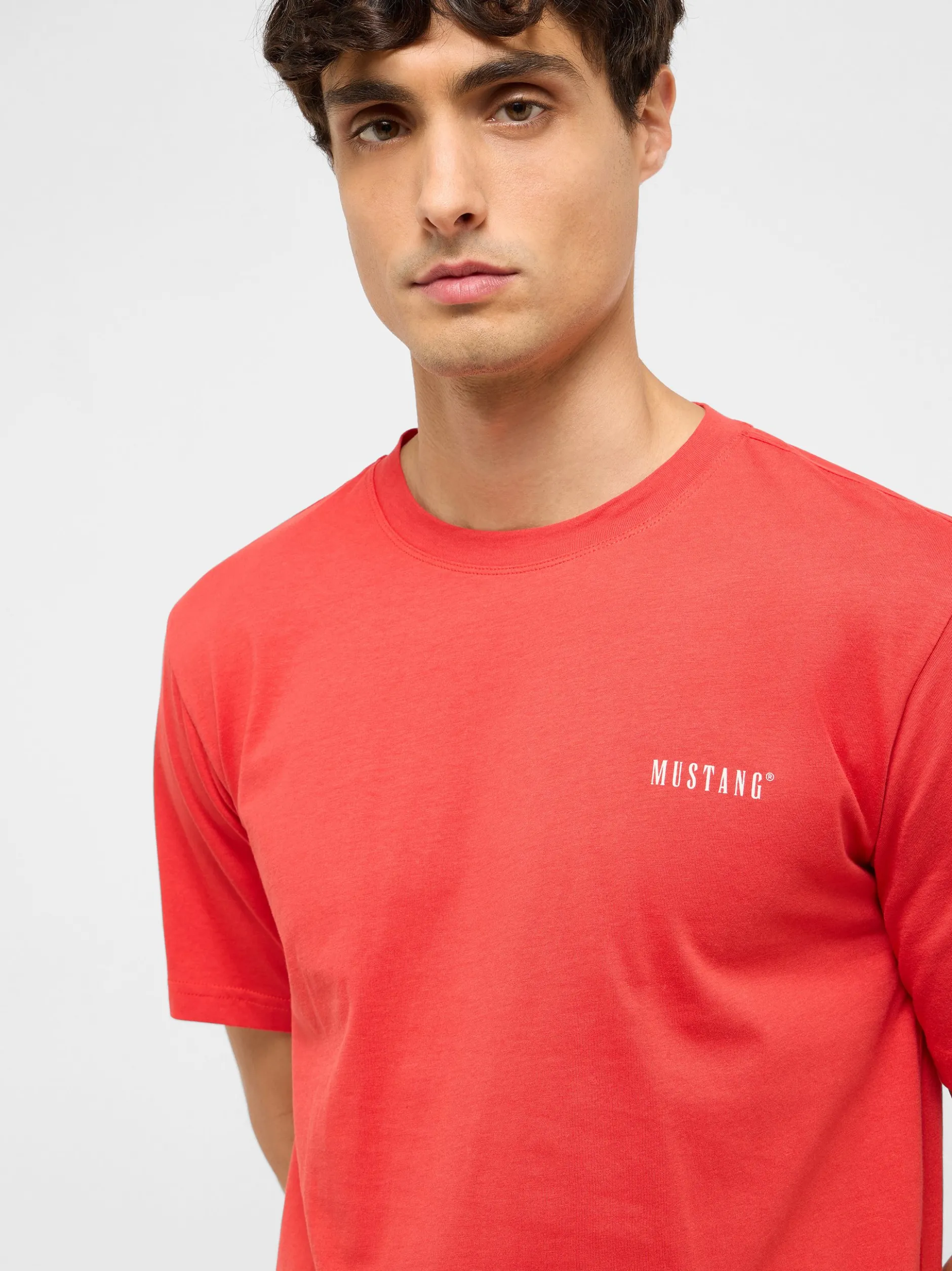 Mustang Herren T-Shirt in rot - Ausschnitt: Rundhals
