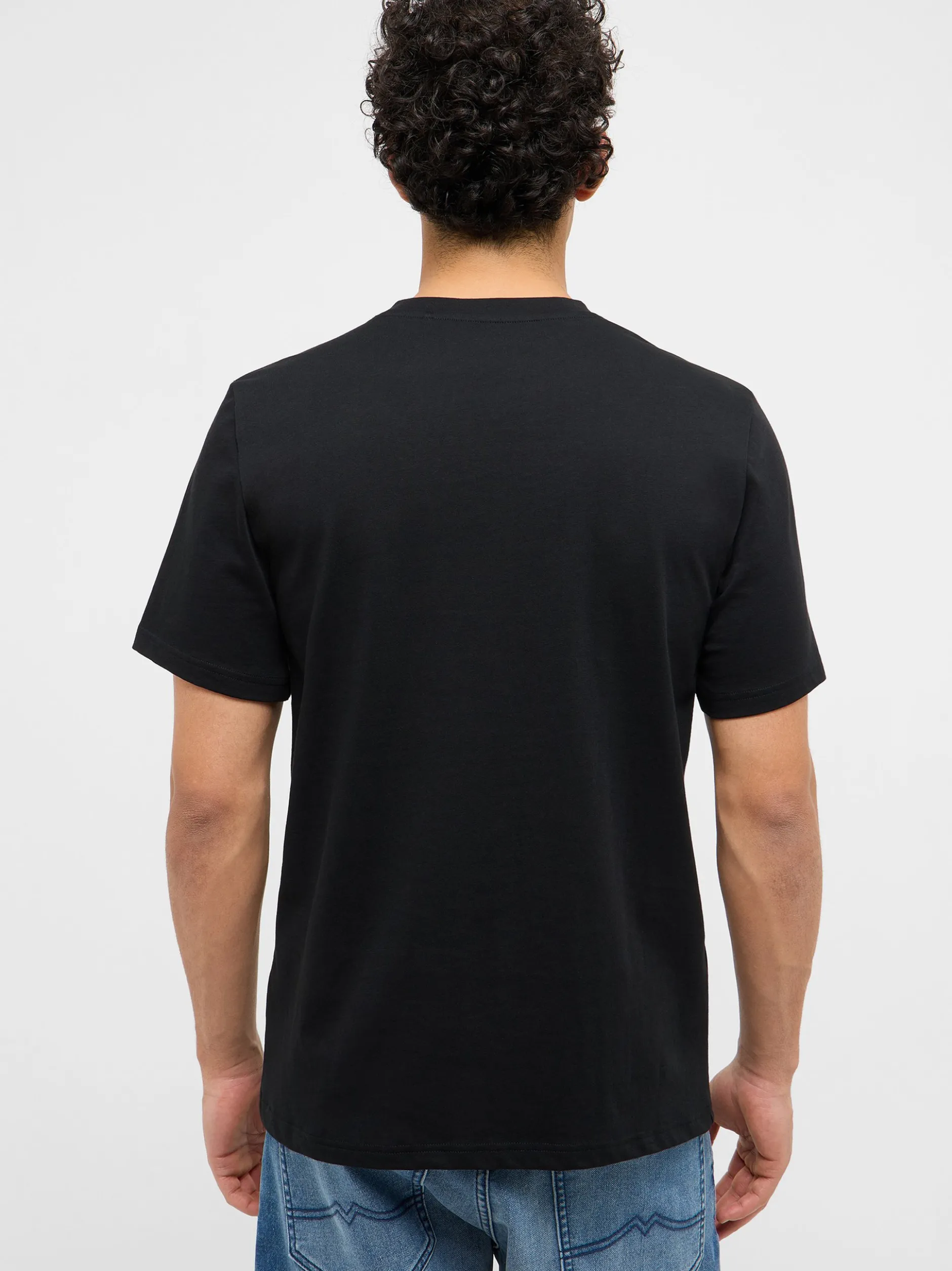 Mustang Herren T-Shirt in schwarz - Ausschnitt: Rundhals