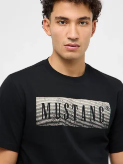 Mustang Herren T-Shirt in schwarz - Ausschnitt: Rundhals