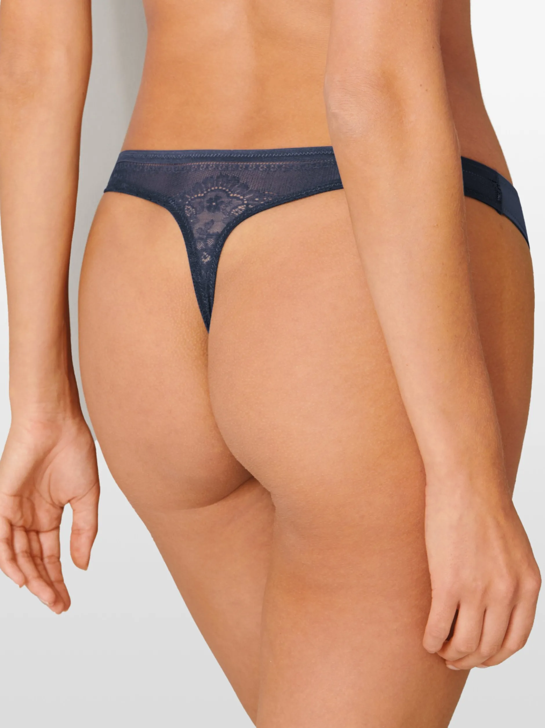 Schiesser Damen String - Invisible Lace in marine