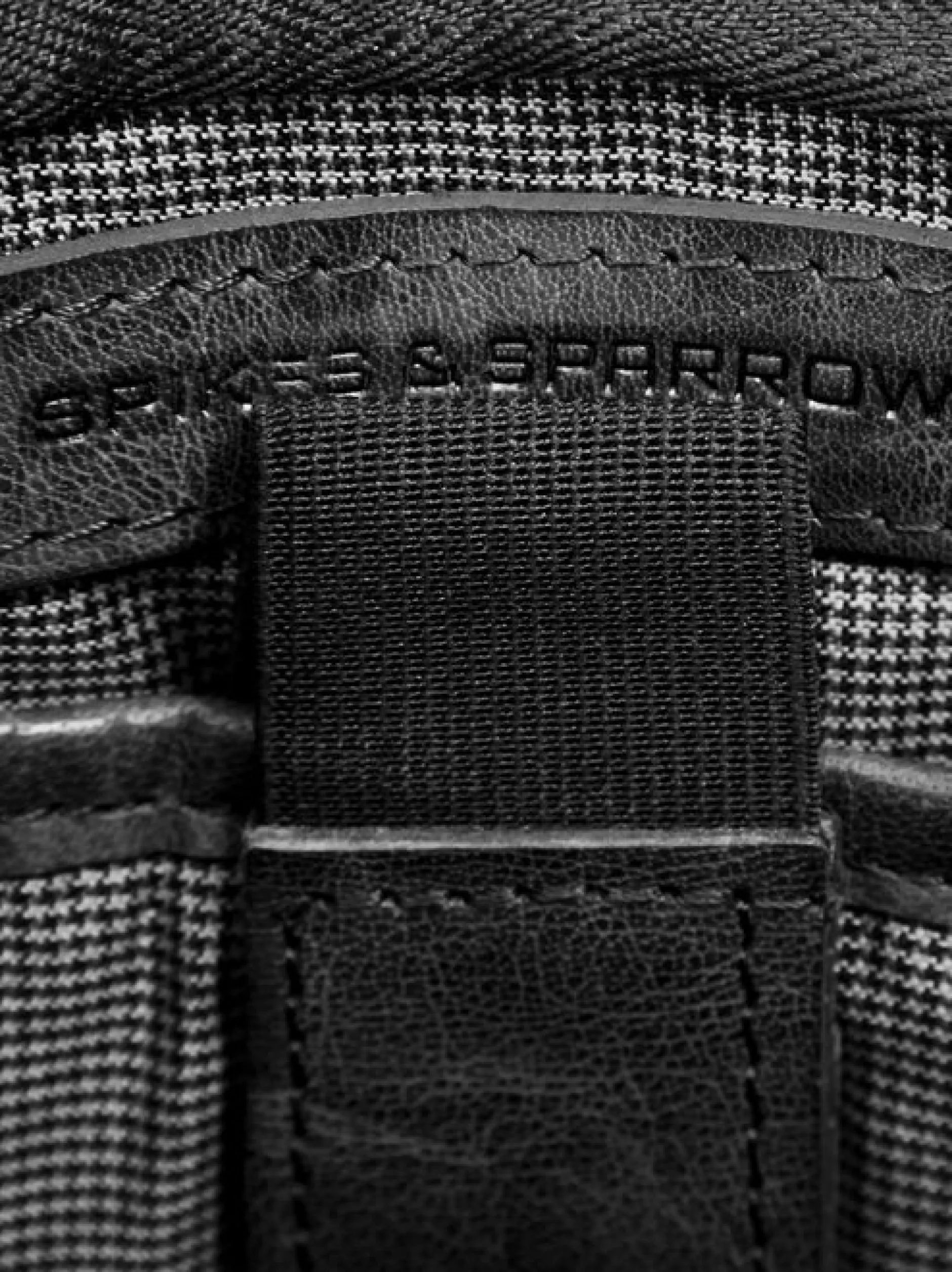 Spikes & Sparrow Unisex Umhängetasche in schwarz