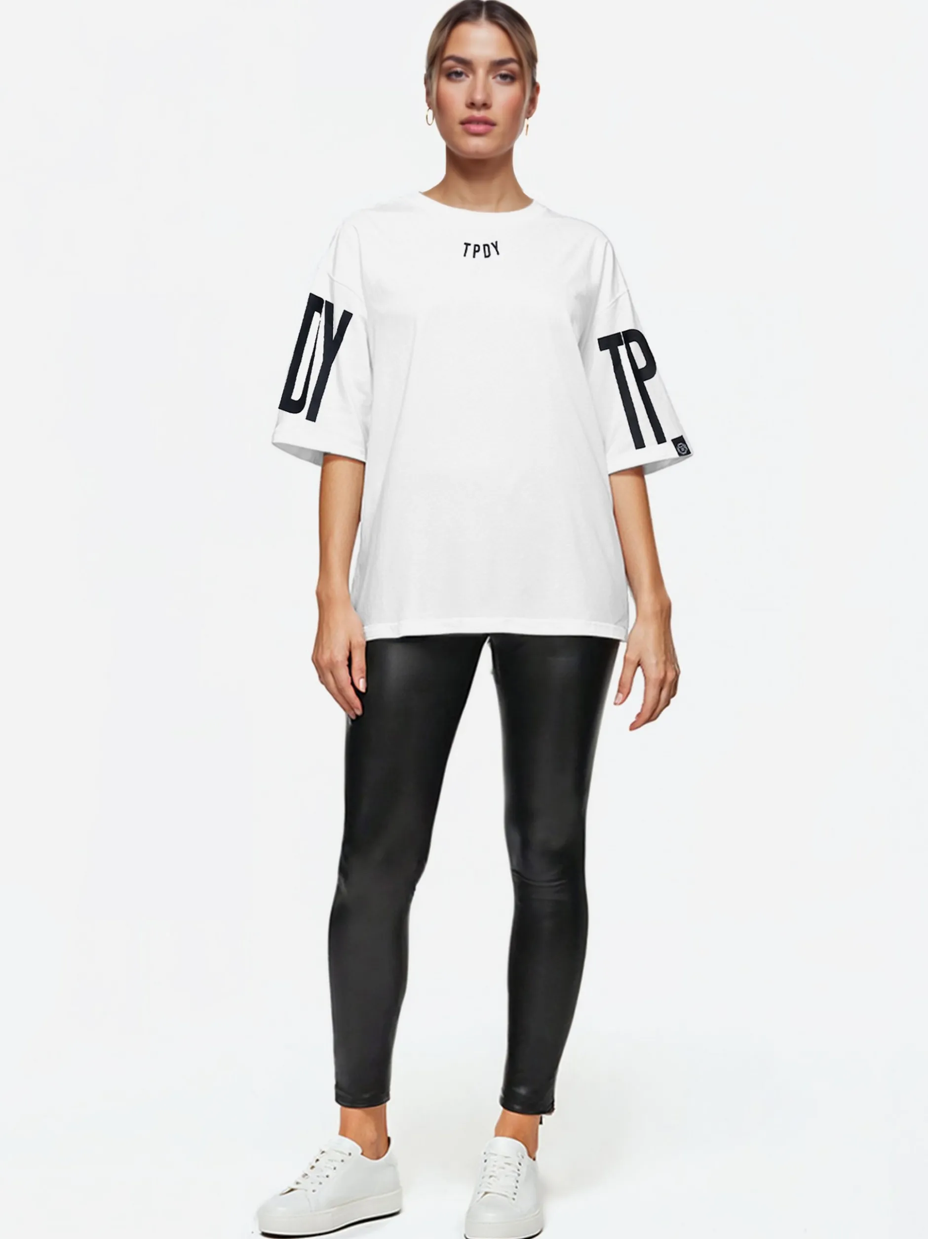 Trueprodigy Damen Oversize-Shirt - Viktor F in weiß